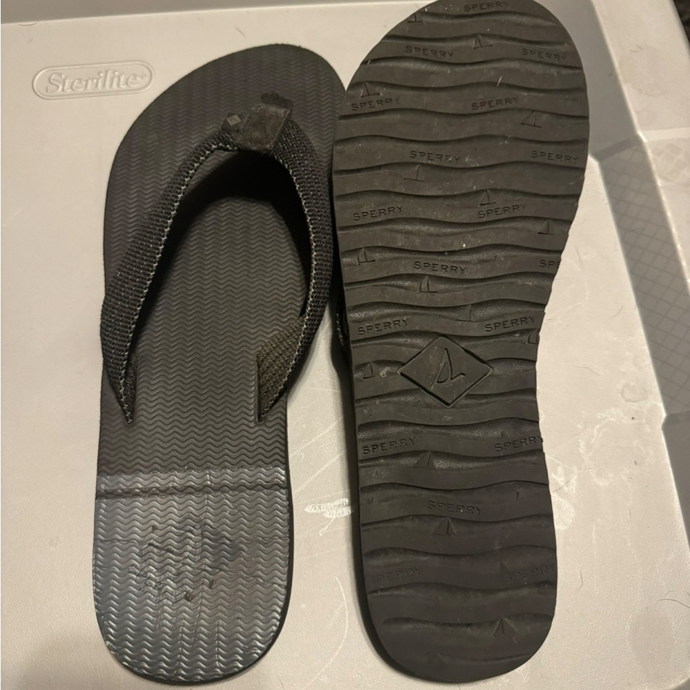 Sperry flip flops